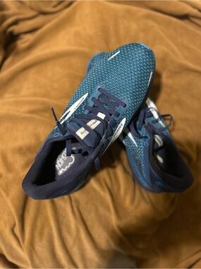 Men’s size 9 1/2 Brooks running shoes